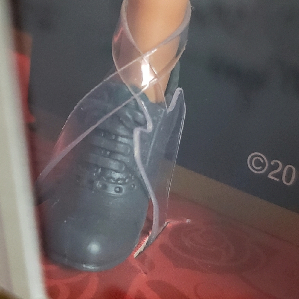 2019 Rosa Parks Barbie Signature Series - Picture 6 of 12
